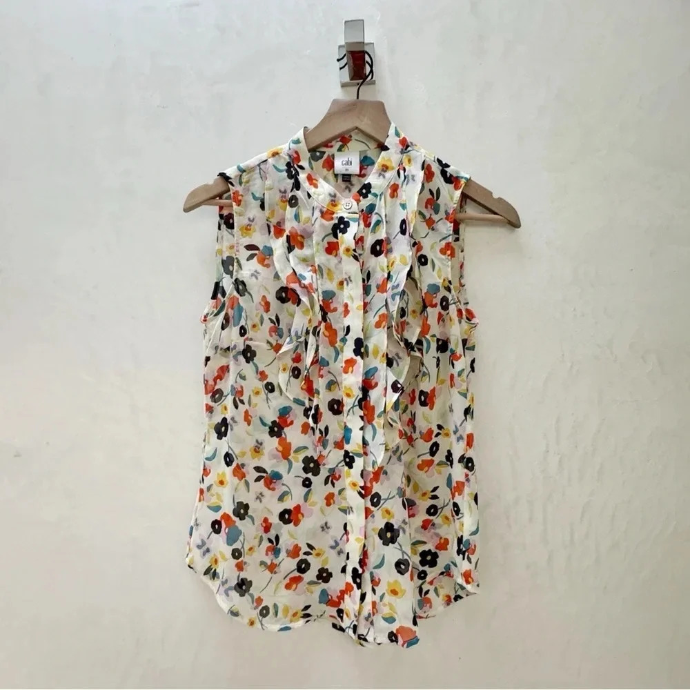 Cabi || Women's Sleeveless Ruffled Bodice in Vivivd Floral  White Blouse XS